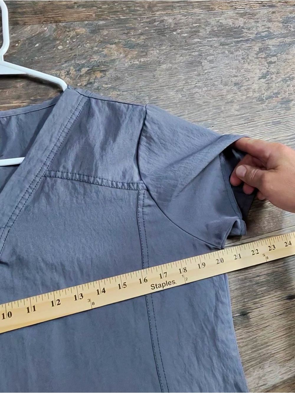 WonderWink Gray V-Neck Short Sleeve Scrub Top - Picture 5 of 9